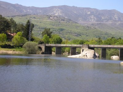Un entorno único.... junto al río Alberche y 1 km de la Reserva Natural del Valle de Iruelas