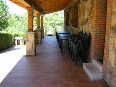 Finca de 1600 m2 con piscina, barbacoa, zona de césped, aparcamiento....