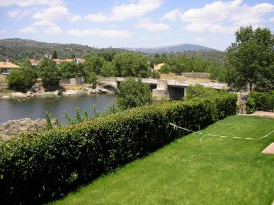 Finca de 1600 m2 con piscina, barbacoa, zona de césped, aparcamiento....