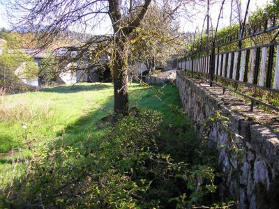 Finca de 1600 m2 con piscina, barbacoa, zona de césped, aparcamiento....