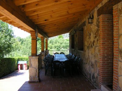 Finca de 1600 m2 con piscina, barbacoa, zona de césped, aparcamiento....