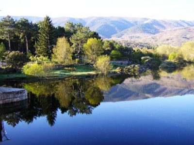 Un entorno único.... junto al río Alberche y 1 km de la Reserva Natural del Valle de Iruelas