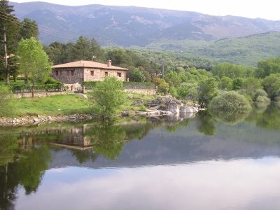 Un entorno único.... junto al río Alberche y 1 km de la Reserva Natural del Valle de Iruelas